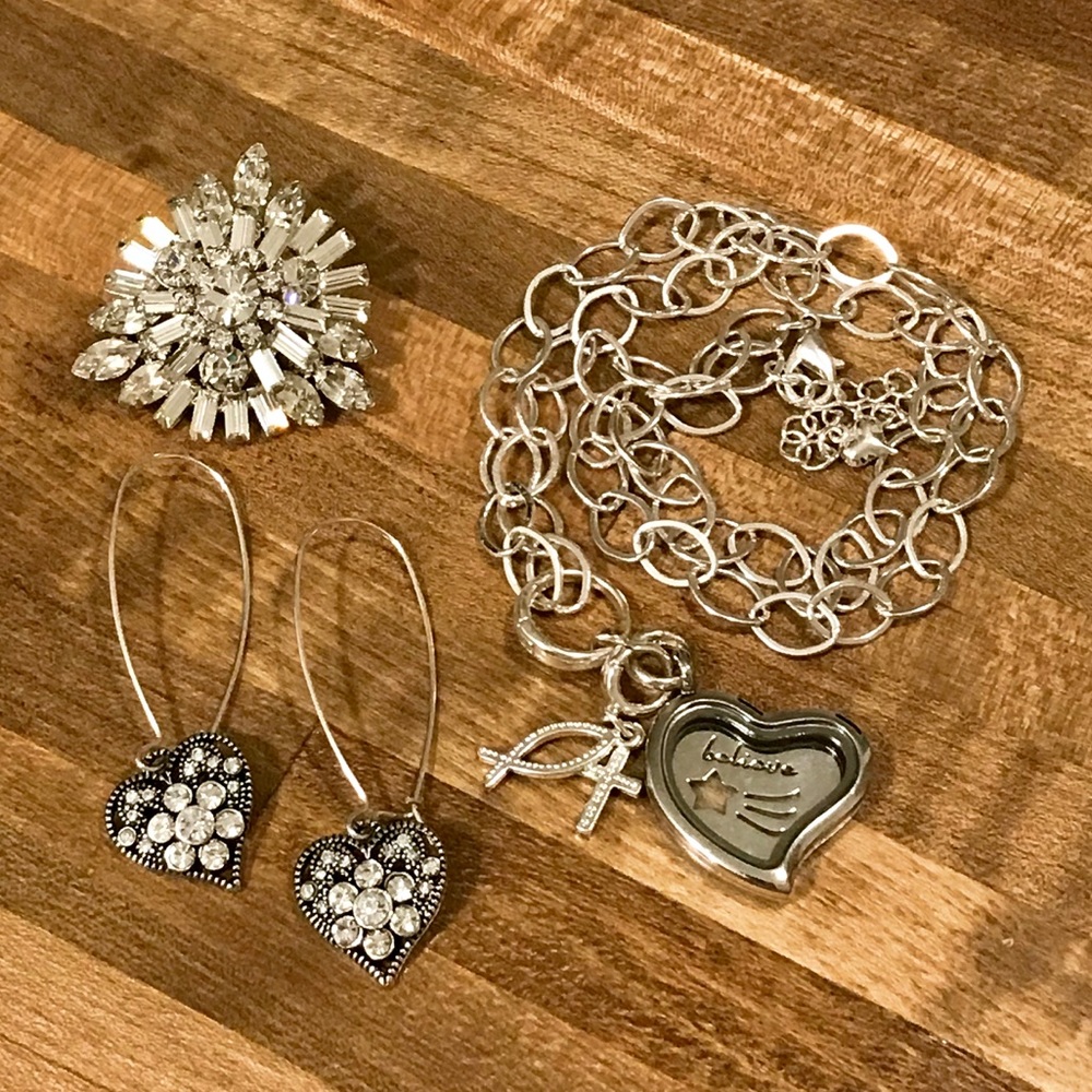 🦄 4/$30 Lot of silver jewelry🦄